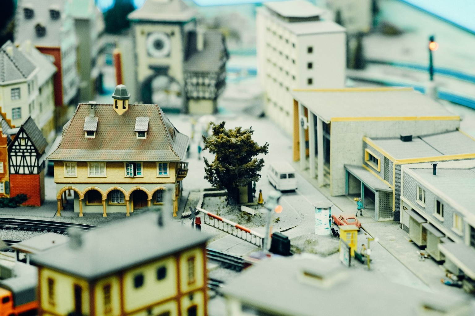 Miniatury obiektów administracyjnych – jak przedstawiono je w parku?