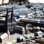 Odwiedziny od czerwca do września w parku miniatur Budowle Świata